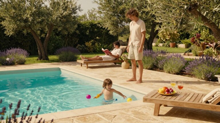 Comment nettoyer un volet de piscine proprement et efficacement